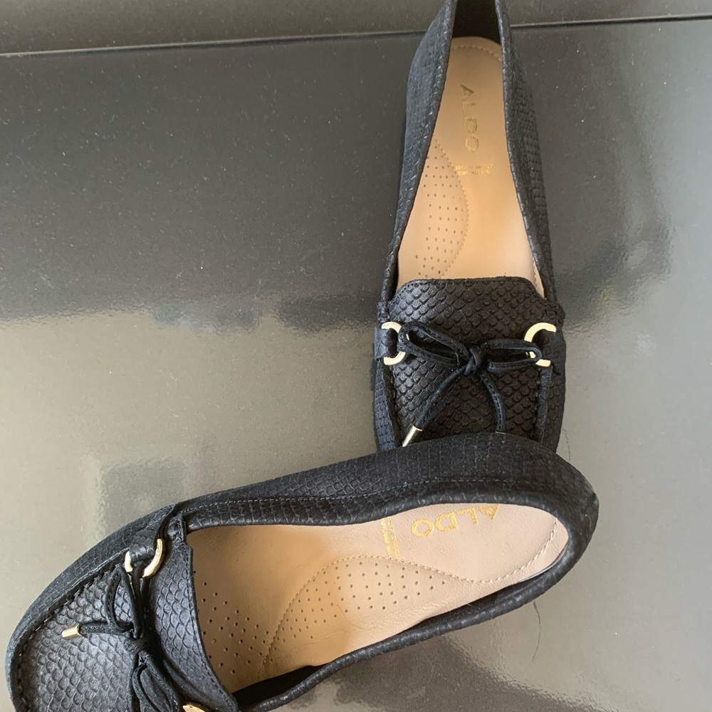 Black DSW loafer new never woren